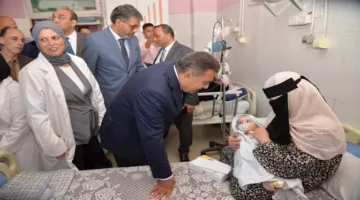 محافظ الدقهلية يزور مستشفى التأمين الصحي ويقدم التهاني للفرق الطبية بمناسبة العيد