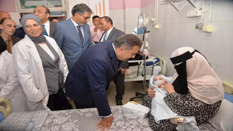 محافظ الدقهلية يزور مستشفى التأمين الصحي ويقدم التهاني للفرق الطبية بمناسبة العيد محافظ الدقهلية يزور مستشفى التأمين الصحي ويقدم التهاني للفرق الطبية بمناسبة العيد
