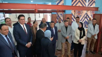محافظ الدقهلية يشرف على ذبح الأضاحي في مجزر طنامل لتوزيعها على الأسر المحتاجة.