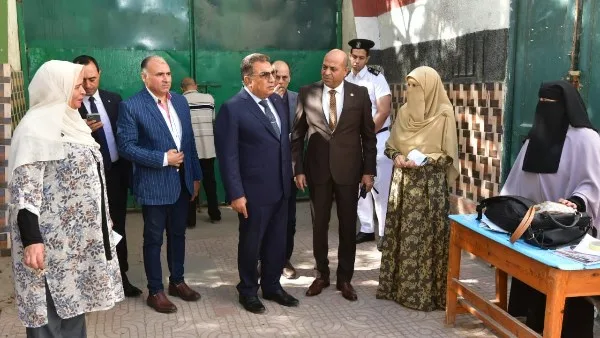 محافظ الدقهلية يقوم بجولة في لجان الثانوية العامة ويشدد على اهتمامه الكامل بالطلاب محافظ الدقهلية يقوم بجولة في لجان الثانوية العامة ويشدد على اهتمامه الكامل بالطلاب
