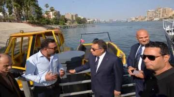 محافظ الدقهلية يقوم بركوب أولى رحلات الأتوبيس المائي في المنصورة