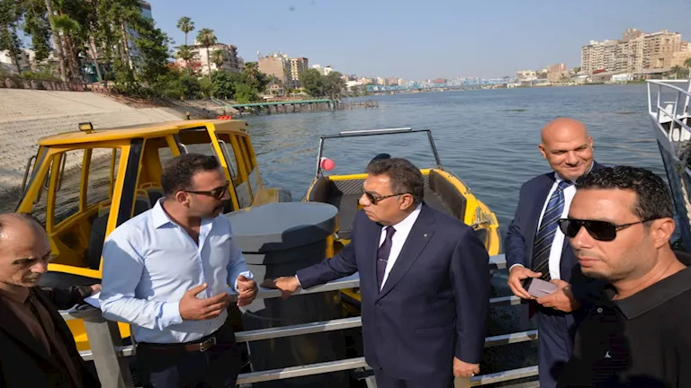 محافظ الدقهلية يقوم بركوب أولى رحلات الأتوبيس المائي في المنصورة محافظ الدقهلية يقوم بركوب أولى رحلات الأتوبيس المائي في المنصورة