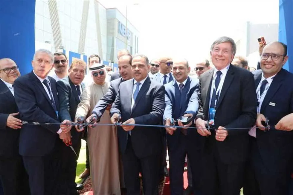 محافظ الشرقية يدشّن التوسعات الجديدة لشركة متخصصة في إنتاج وتصنيع اللقاحات البيطرية محافظ الشرقية يدشّن التوسعات الجديدة لشركة متخصصة في إنتاج وتصنيع اللقاحات البيطرية