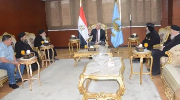 محافظ الغربية يلتقي بالأنبا أغناطيوس والقمص أبانوب لويس بمناسبة عيد الأضحى المبارك