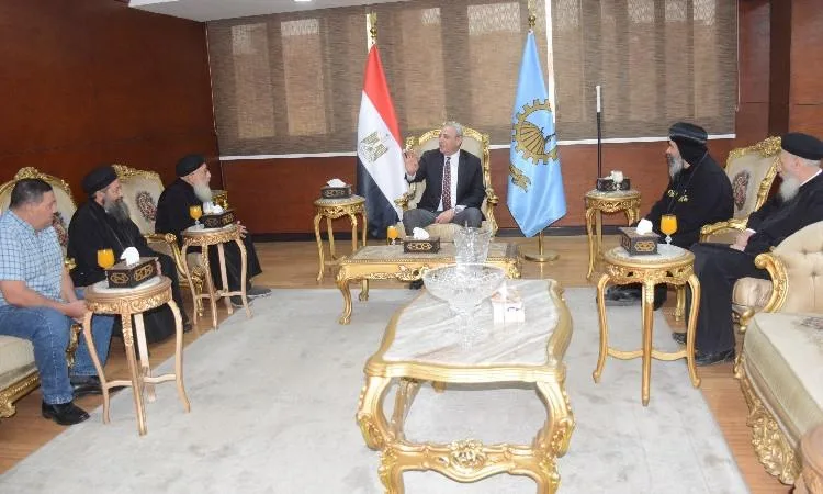 محافظ الغربية يلتقي بالأنبا أغناطيوس والقمص أبانوب لويس بمناسبة عيد الأضحى المبارك محافظ الغربية يلتقي بالأنبا أغناطيوس والقمص أبانوب لويس بمناسبة عيد الأضحى المبارك