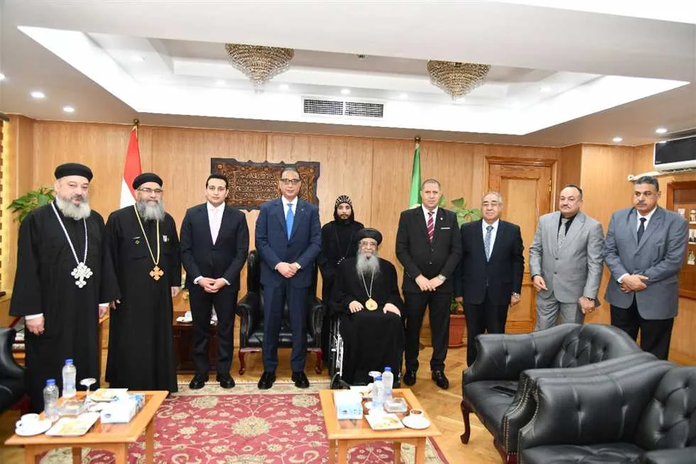 محافظ الفيوم يرحب بالمعزين بعيد الأضحى: دعوة للتعاون بروح الفريق الواحد محافظ الفيوم يرحب بالمعزين بعيد الأضحى: دعوة للتعاون بروح الفريق الواحد