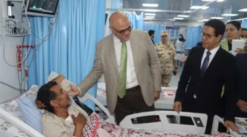 محافظ القليوبية ورئيس جامعة بنها يهنئون الكوادر الطبية والمرضى بمناسبة عيد الأضحى المبارك