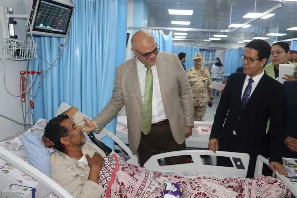محافظ القليوبية ورئيس جامعة بنها يهنئون الكوادر الطبية والمرضى بمناسبة عيد الأضحى المبارك محافظ القليوبية ورئيس جامعة بنها يهنئون الكوادر الطبية والمرضى بمناسبة عيد الأضحى المبارك