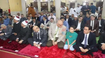 محافظ القليوبية يؤدي صلاة عيد الأضحى في مسجد ناصر ببنها (صور)