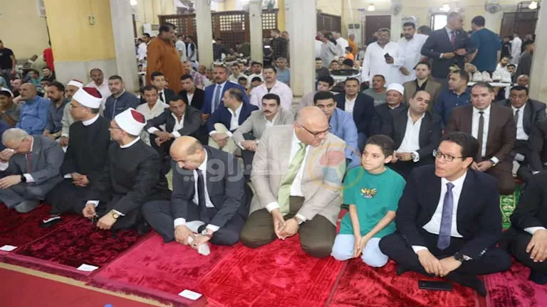 محافظ القليوبية يؤدي صلاة عيد الأضحى في مسجد ناصر ببنها (صور) محافظ القليوبية يؤدي صلاة عيد الأضحى في مسجد ناصر ببنها (صور)