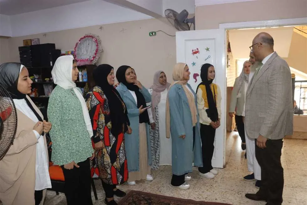 محافظ القليوبية يشارك الأطفال الأيتام في قليوب وشبرا الخيمة احتفالاتهم بعيد الفطر. محافظ القليوبية يشارك الأطفال الأيتام في قليوب وشبرا الخيمة احتفالاتهم بعيد الفطر.