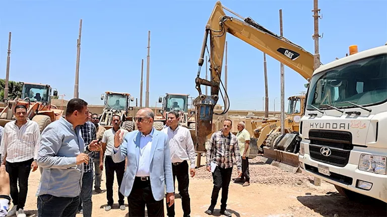 محافظ المنيا يزور الحملة الميكانيكية ويكافئ السائقين المثاليين (صور) محافظ المنيا يزور الحملة الميكانيكية ويكافئ السائقين المثاليين (صور)