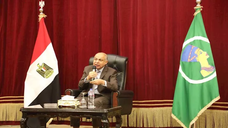 محافظ المنيا يوزع 328 عقدًا لتقنين أراضي الدولة. محافظ المنيا يوزع 328 عقدًا لتقنين أراضي الدولة.