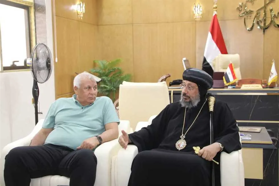 محافظ الوادي الجديد يرحب بوفد من كنيسة السيدة العذراء في الخارجة لتهنئتهم بعيد الأضحى. محافظ الوادي الجديد يرحب بوفد من كنيسة السيدة العذراء في الخارجة لتهنئتهم بعيد الأضحى.