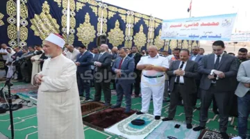 محافظ بني سويف يشارك في صلاة العيد في مسجد عمر بن عبد العزيز (صور)
