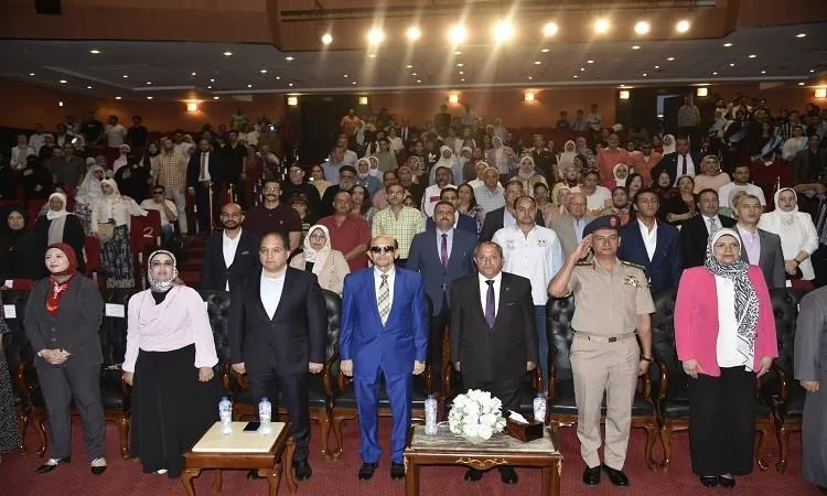 محافظ بورسعيد يشارك في ندوة توعوية تحت عنوان “الفن والثقافة وتطوير الإنسان” محافظ بورسعيد يشارك في ندوة توعوية تحت عنوان “الفن والثقافة وتطوير الإنسان”
