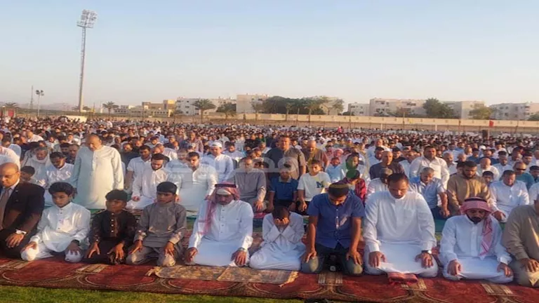 محافظ جنوب سيناء يشارك في صلاة العيد بشرم الشيخ ويقدم هدايا للأطفال محافظ جنوب سيناء يشارك في صلاة العيد بشرم الشيخ ويقدم هدايا للأطفال