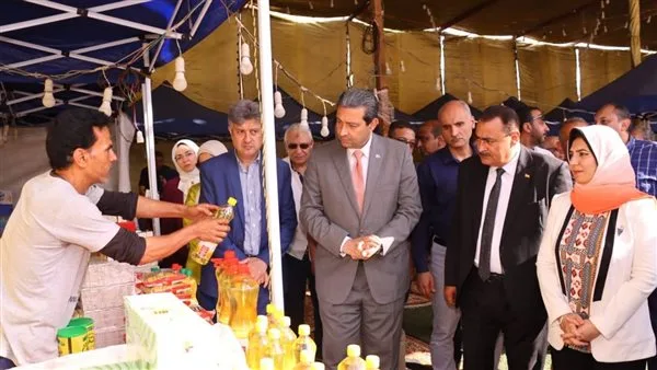 محافظ دمياط ي inaugurates a food and meat exhibition in Al-Sanania village with discounted prices.
