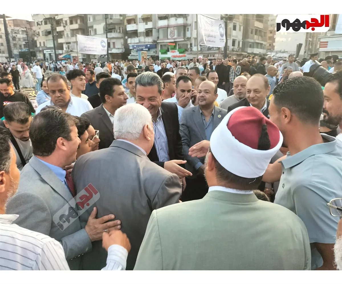 محافظ دمياط يقدم قسائم شراء مسبقة الدفع كعيدية من الرئيس للأطفال محافظ دمياط يقدم قسائم شراء مسبقة الدفع كعيدية من الرئيس للأطفال