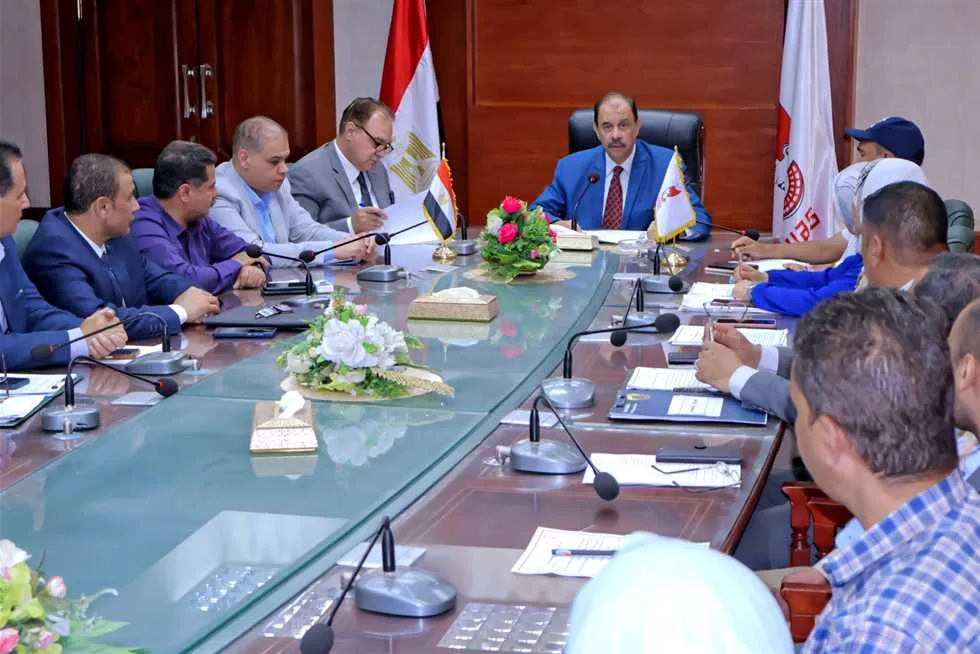 محافظ سوهاج: سنضمن عدم إضاعة الأسواق الحضرية الجديدة وسنلتزم بتشغيلها محافظ سوهاج: سنضمن عدم إضاعة الأسواق الحضرية الجديدة وسنلتزم بتشغيلها