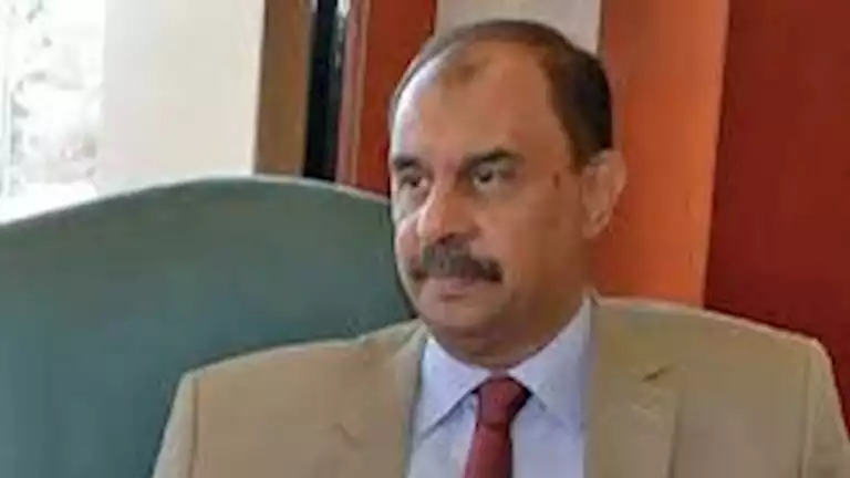 محافظ سوهاج يبحث التحضيرات الأخيرة لامتحانات الثانوية العامة محافظ سوهاج يبحث التحضيرات الأخيرة لامتحانات الثانوية العامة
