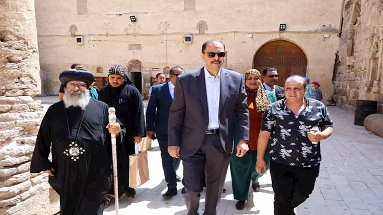 محافظ سوهاج يتفقد الديرين الأبيض والأحمر ويؤكد على تعزيز السياحة الدينية محافظ سوهاج يتفقد الديرين الأبيض والأحمر ويؤكد على تعزيز السياحة الدينية