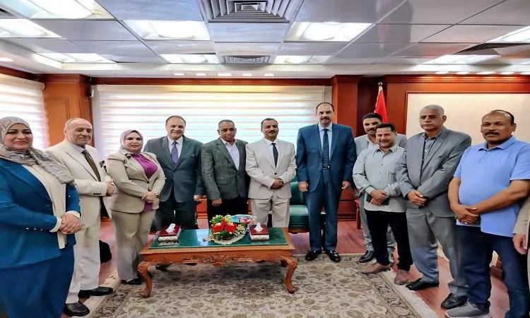 محافظ سوهاج يستقبل المهنئين بمناسبة عيد الأضحى السعيد محافظ سوهاج يستقبل المهنئين بمناسبة عيد الأضحى السعيد
