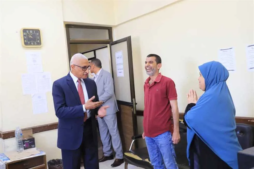 محافظ شمال سيناء يهنئ موظفي ديوان عام المحافظة محافظ شمال سيناء يهنئ موظفي ديوان عام المحافظة