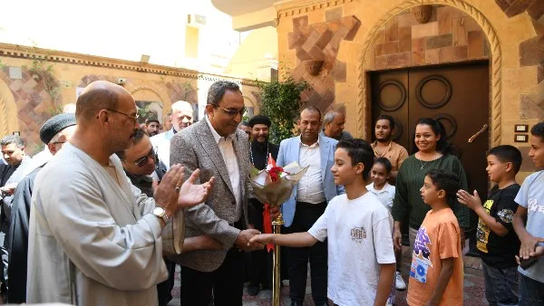محافظ قنا يقوم بزيارة دور الأيتام في قنا ونجع حمادي لتقديم التهاني بمناسبة عيد الأضحى المبارك. محافظ قنا يقوم بزيارة دور الأيتام في قنا ونجع حمادي لتقديم التهاني بمناسبة عيد الأضحى المبارك.