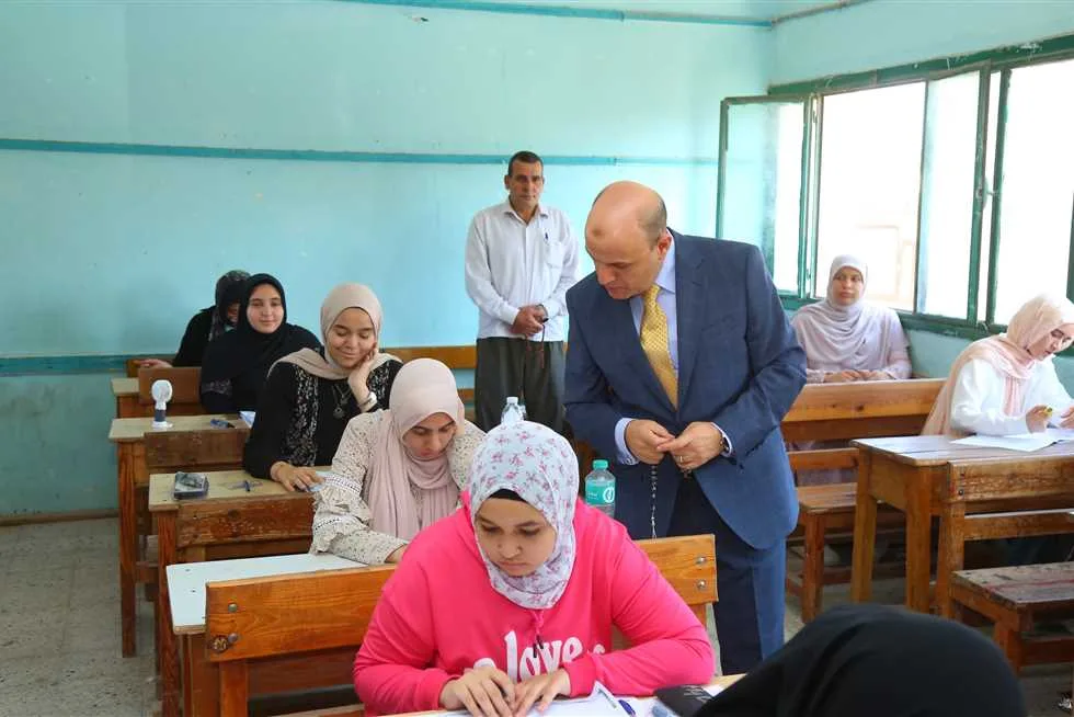 محافظ كفر الشيخ يزور امتحانات الثانوية العامة ويشدد على توفير جميع وسائل الراحة للطالبات محافظ كفر الشيخ يزور امتحانات الثانوية العامة ويشدد على توفير جميع وسائل الراحة للطالبات