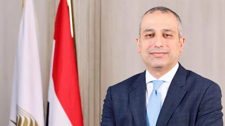 محمد أبو السعود، رئيس البنك الزراعي، ينضم إلى مجلس إدارة اتحاد بنوك مصر. محمد أبو السعود، رئيس البنك الزراعي، ينضم إلى مجلس إدارة اتحاد بنوك مصر.