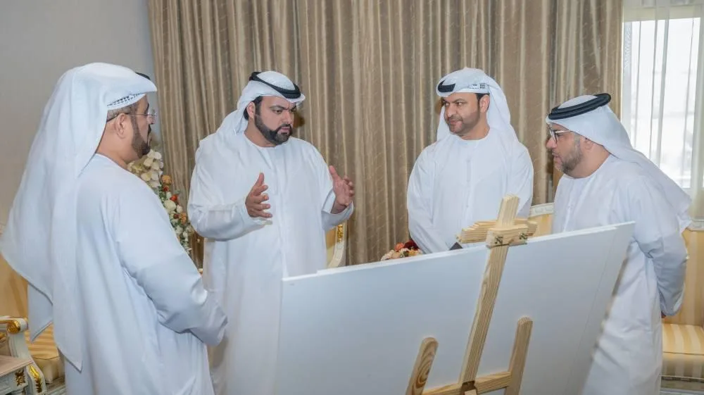 محمد بن حمد يستعرض المشاريع التطويرية لبلدية دبا الفجيرة محمد بن حمد يستعرض المشاريع التطويرية لبلدية دبا الفجيرة