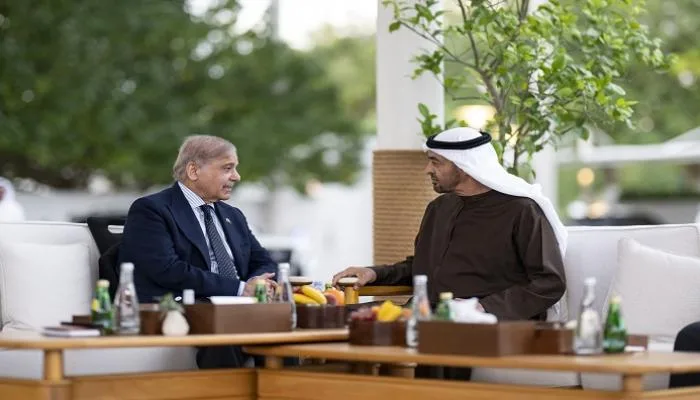 محمد بن زايد وشهباز شريف يؤكدان على ضرورة تعزيز مبادرات تحقيق الاستقرار الإقليمي محمد بن زايد وشهباز شريف يؤكدان على ضرورة تعزيز مبادرات تحقيق الاستقرار الإقليمي