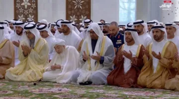 محمد بن زايد يشارك في صلاة عيد الأضحى في مسجد الشيخ زايد بأبوظبي (فيديو)