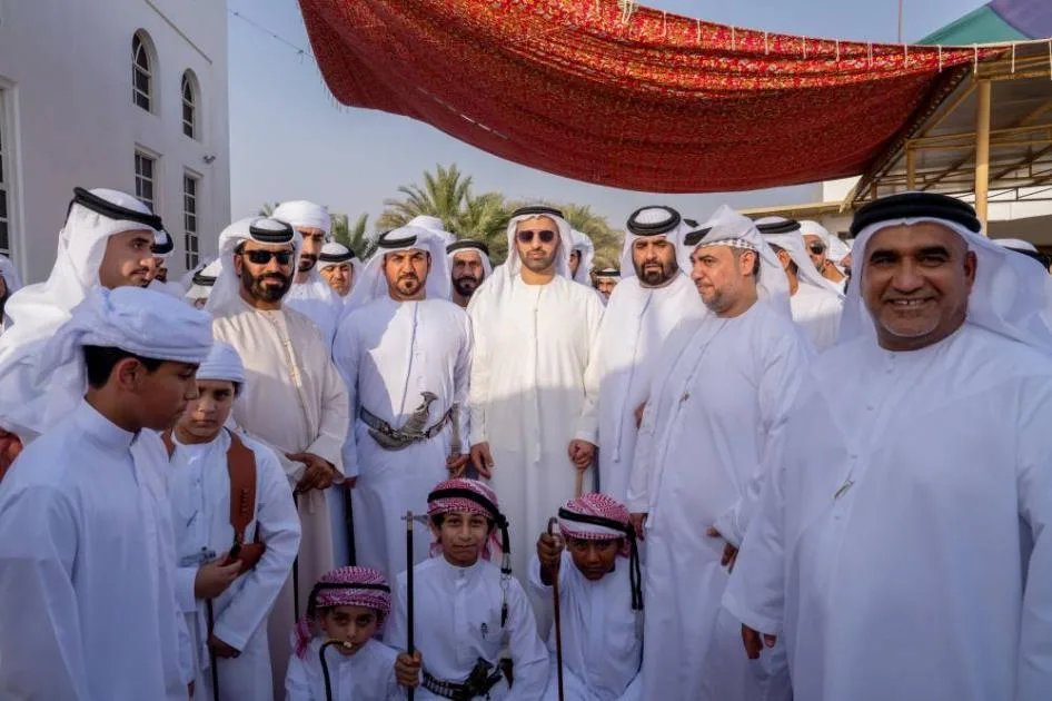 محمد بن سعود يستعرض العلاقات القوية مع أفراد قبيلة الحبوس محمد بن سعود يستعرض العلاقات القوية مع أفراد قبيلة الحبوس