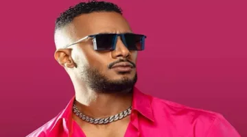 محمد رمضان يحتفل بعيد الفطر مع عائلته ويشرح سبب غياب والده وابنه عن الصورة