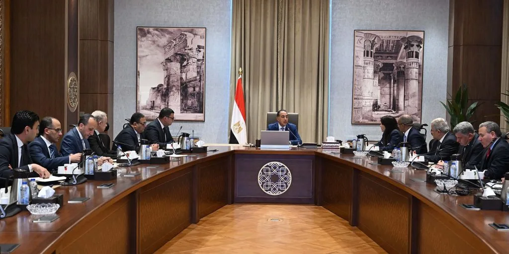 مدبولي: نسعى لتحقيق إنتاج 9 ملايين متر مكعب من المياه المحلاة يومياً. مدبولي: نسعى لتحقيق إنتاج 9 ملايين متر مكعب من المياه المحلاة يومياً.