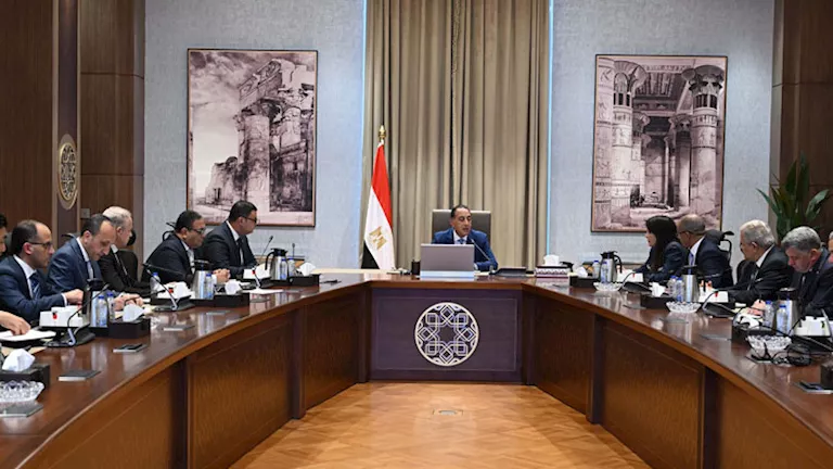 مدبولي يراقب تقدم مشاريع تحلية مياه البحر وتأسيس صناعتها محلياً مدبولي يراقب تقدم مشاريع تحلية مياه البحر وتأسيس صناعتها محلياً