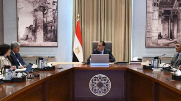 مدبولي يشرف على التشغيل التجريبي لمشروع تحسين نظام زيارة أهرامات الجيزة