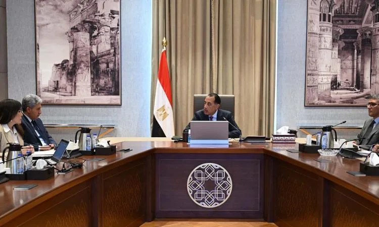 مدبولي يشرف على التشغيل التجريبي لمشروع تحسين نظام زيارة أهرامات الجيزة مدبولي يشرف على التشغيل التجريبي لمشروع تحسين نظام زيارة أهرامات الجيزة