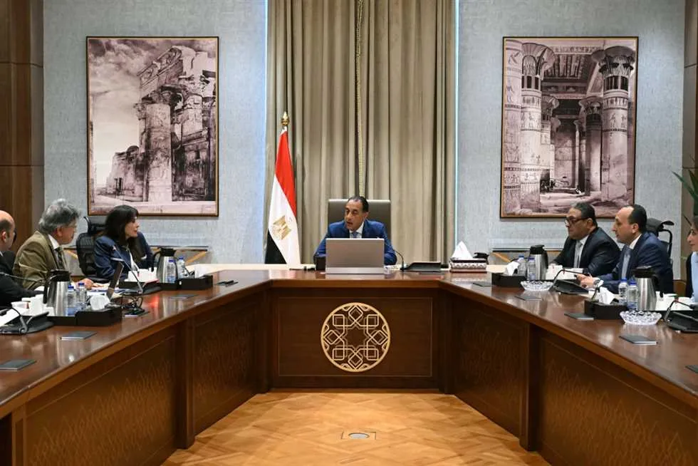 «مدبولي» يعرض الأفكار والتوصيات المطروحة في برنامج «المواجهة» التلفزيوني «مدبولي» يعرض الأفكار والتوصيات المطروحة في برنامج «المواجهة» التلفزيوني
