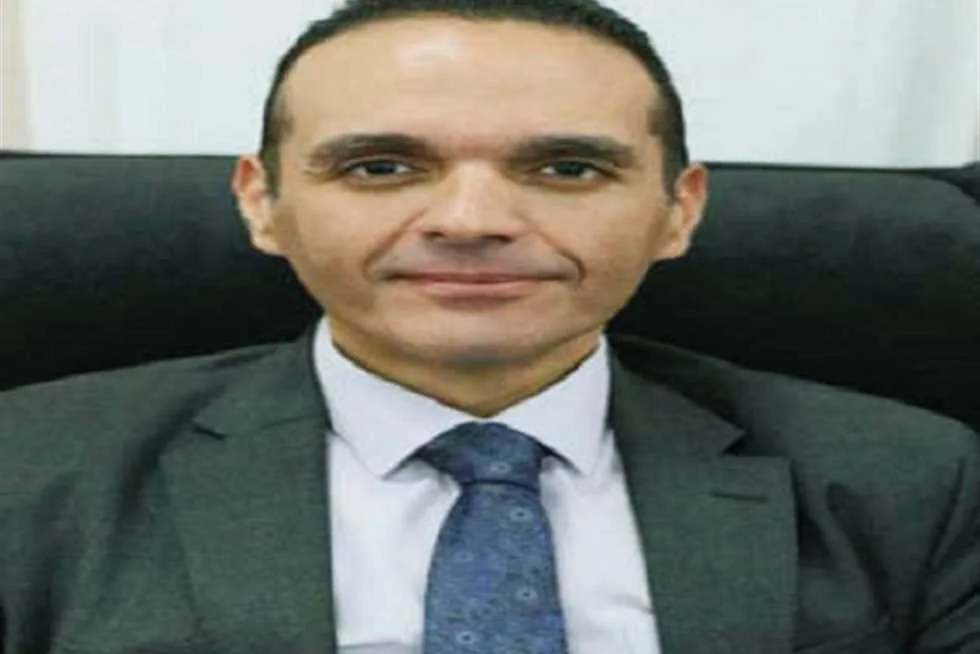 مدحت نافع: من المحتمل أن يصل سعر الدولار إلى 60 جنيهاً مصرياً في هذه الظروف