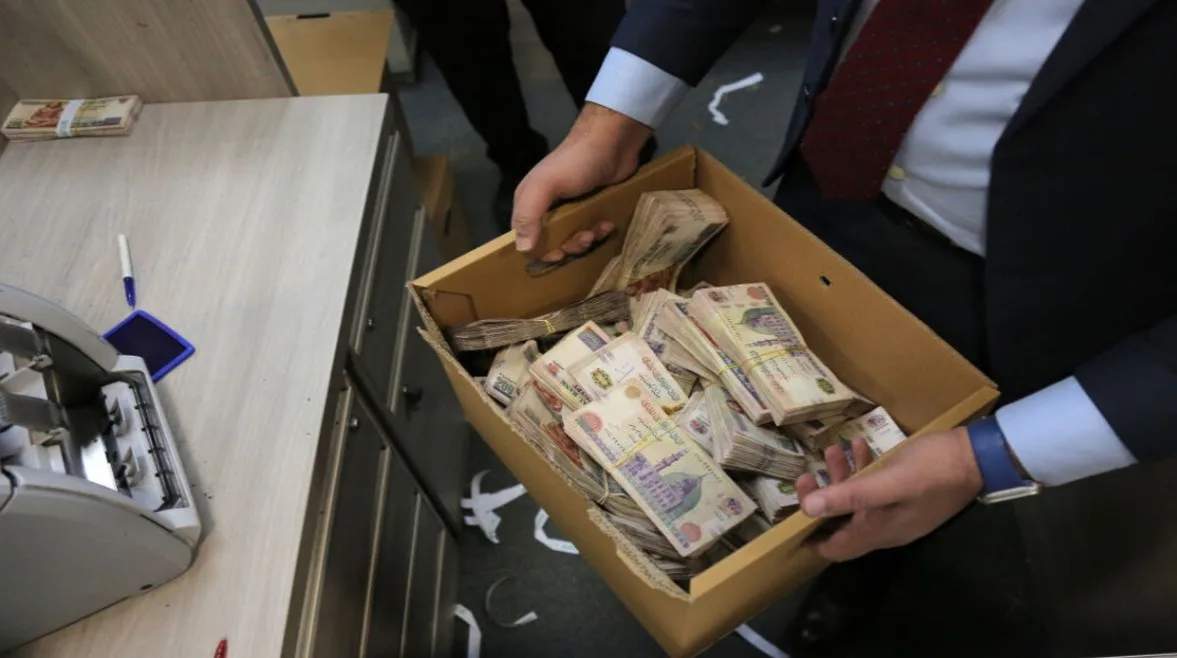 مدخرات المصريين في البنوك تصل إلى “رقم تريليوني” خلال شهرين مدخرات المصريين في البنوك تصل إلى “رقم تريليوني” خلال شهرين