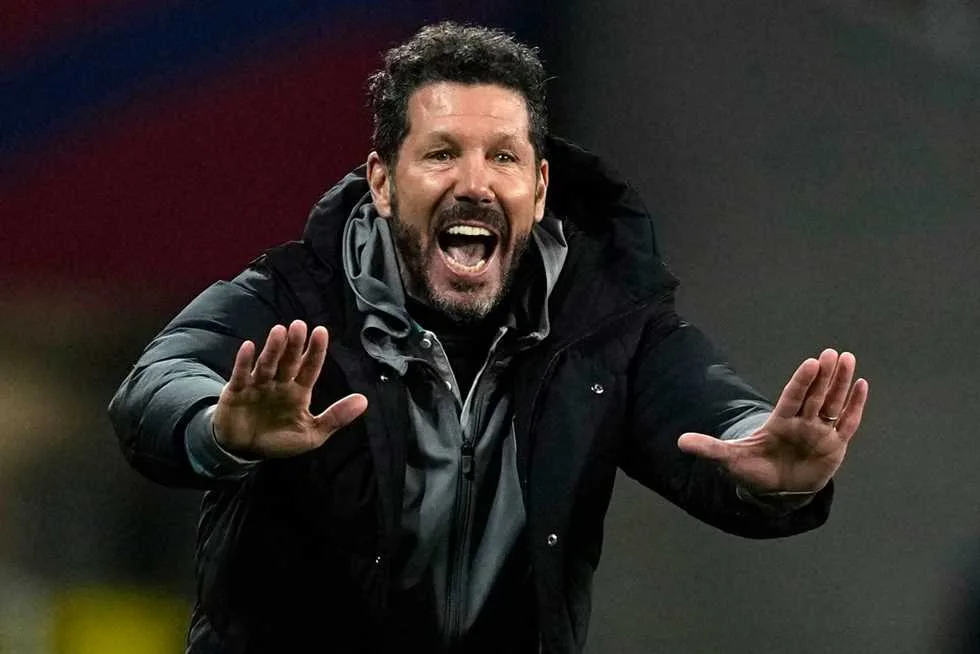 مدرب أتلتيكو مدريد يثير الحماس قبيل مواجهة باريس في بطولة كأس العالم للأندية مدرب أتلتيكو مدريد يثير الحماس قبيل مواجهة باريس في بطولة كأس العالم للأندية