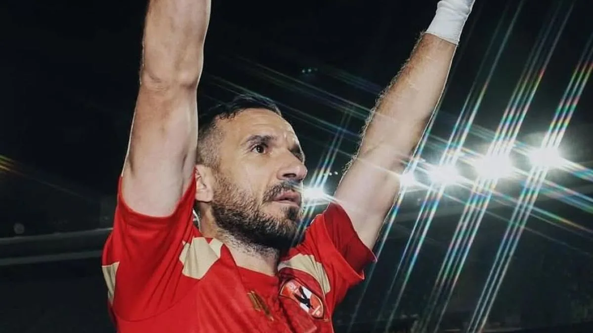 مدرب الأهلي الأسبق يسلط الضوء على الأحداث الأخيرة لعلي معلول مع النادي مدرب الأهلي الأسبق يسلط الضوء على الأحداث الأخيرة لعلي معلول مع النادي