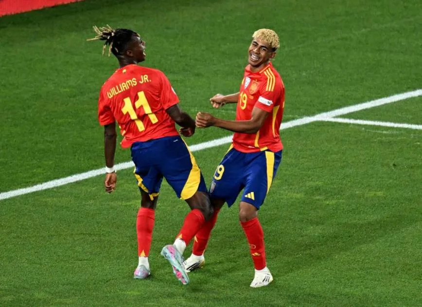 مدرب منتخب إسبانيا يعتز بلاعبيه الشباب مدرب منتخب إسبانيا يعتز بلاعبيه الشباب