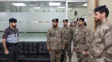 مديرو أقسام شرطة أبوظبي يهنئون العاملين في المناوبة بعيد الأضحى