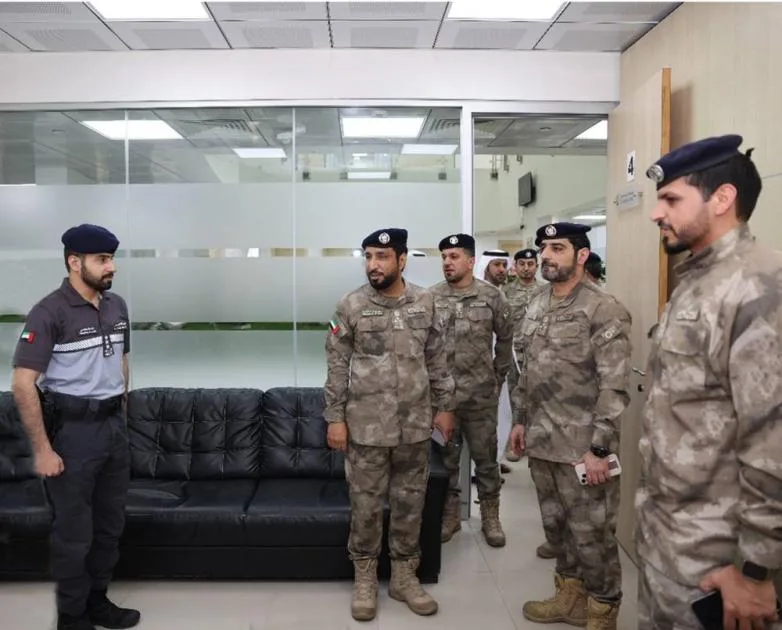 مديرو أقسام شرطة أبوظبي يهنئون العاملين في المناوبة بعيد الأضحى مديرو أقسام شرطة أبوظبي يهنئون العاملين في المناوبة بعيد الأضحى