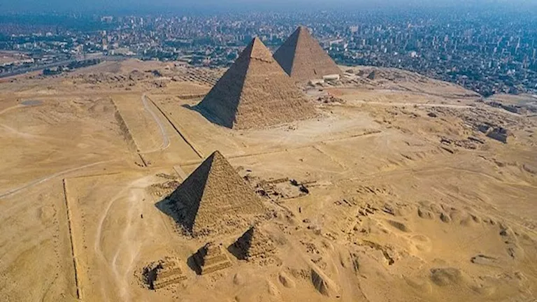“مدينة سرية” تحت الأهرامات.. فريق دولي يثير الجدل و”السياحة” توضح (صور) “مدينة سرية” تحت الأهرامات.. فريق دولي يثير الجدل و”السياحة” توضح (صور)