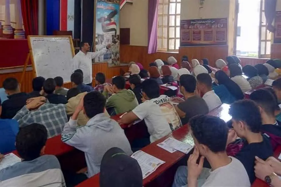 مراجعة مادة التاريخ لطلاب الثانوية العامة 2025 الأدبي بصيغة PDF.. «أسئلة وأجوبة» مراجعة مادة التاريخ لطلاب الثانوية العامة 2025 الأدبي بصيغة PDF.. «أسئلة وأجوبة»